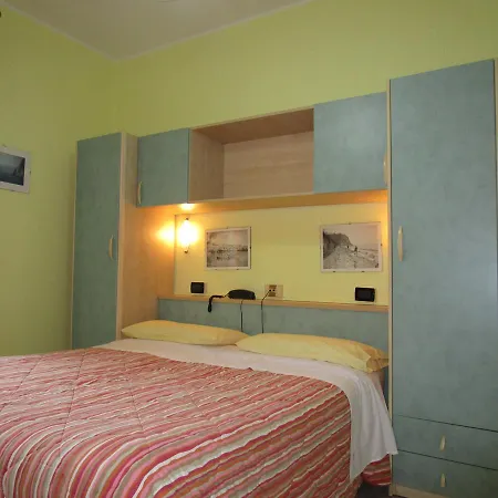 Primavera Hotel 2*