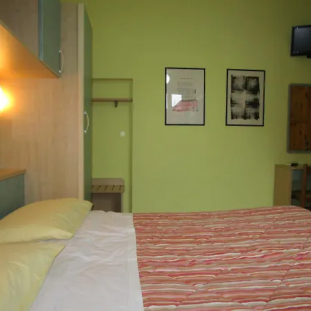 Primavera Hotel 2*